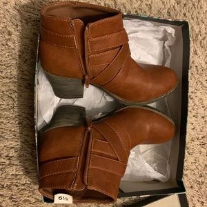 Lower East Side women’s cognac women tori ankle strap boot 6.5 regular.